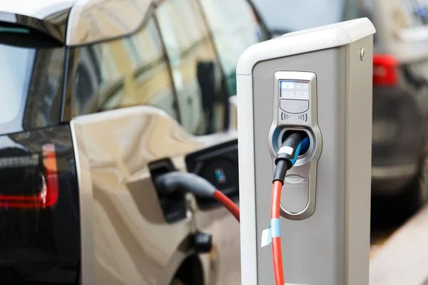 未來(lái)趨勢(shì)：汽車充電樁行業(yè)發(fā)展與機(jī)遇